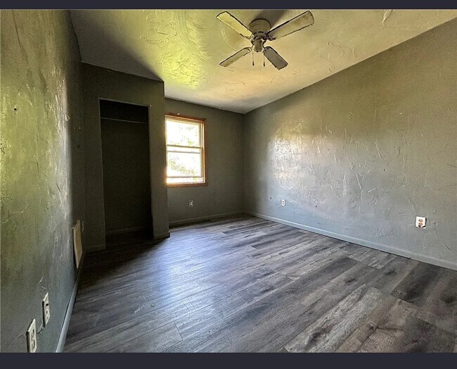 Photo - 2405 Harrison St