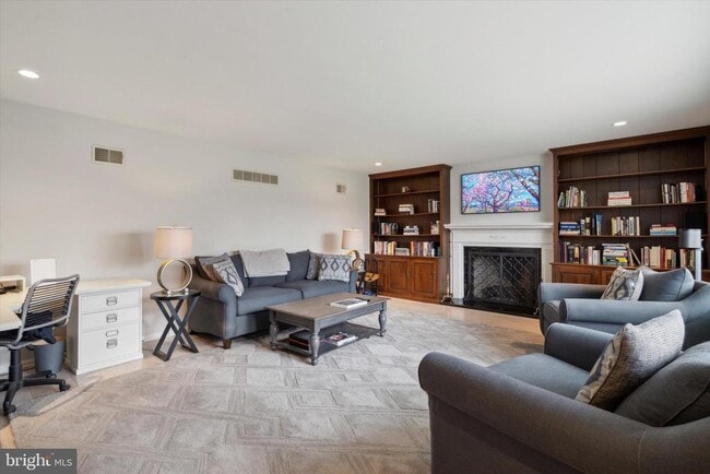 Photo - 1530 Briar Hill Rd