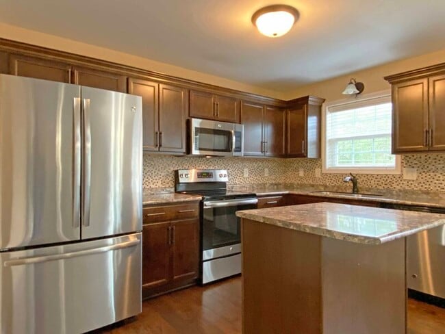 Photo - 967 Harding Dr