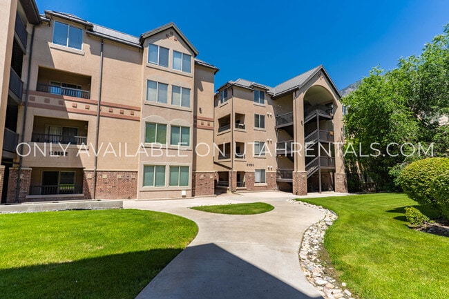 Building Photo - 892 E 700 N