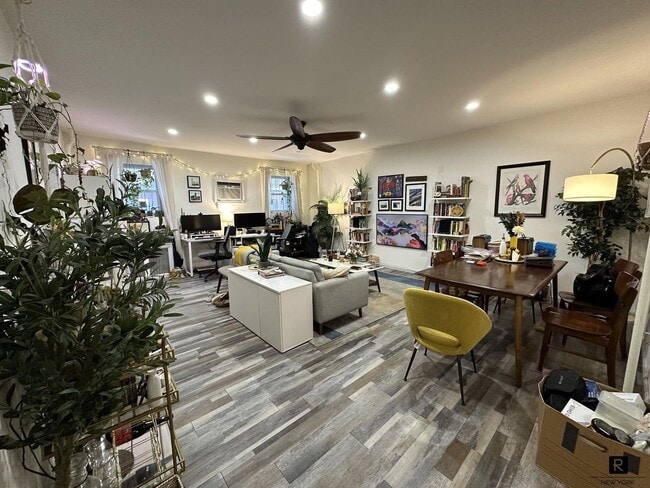 Building Photo - 137 Meserole St Unit 1