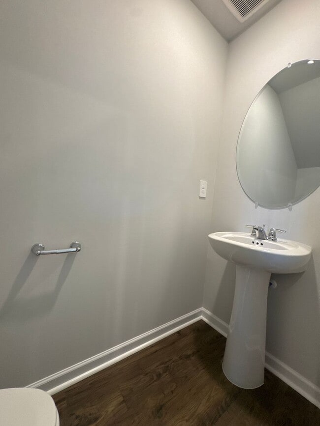 Photo - Special Incentive – Move in by 12/1 and re...