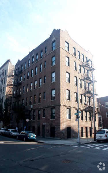 Photo - 104 E 196th St Apartments