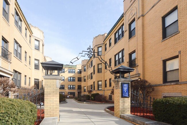 Photo - 2324 N Rockwell St Condo Unit C3