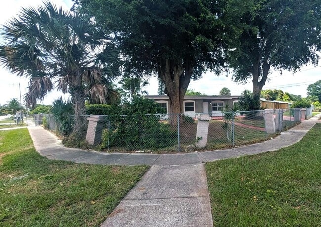 Photo - 801 NW 33rd Terrace