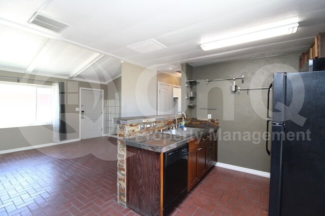 Photo - 1021 E Harry St