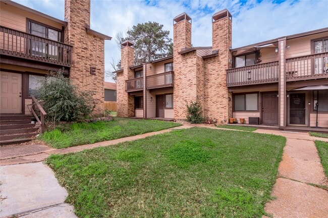 Building Photo - 2521 Crosstimbers Dr Unit D1