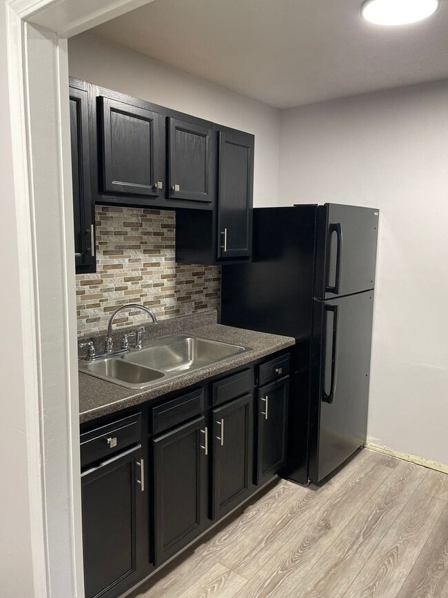 Building Photo - 380 Main Cross St Unit 3