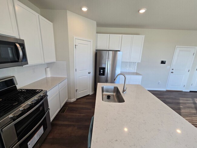 Photo - Like new 3 bedroom 2.5 bath with loft