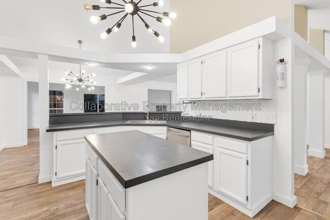 Photo - 6 English Saddle Ct
