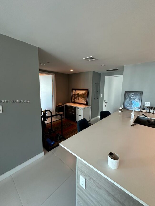 Photo - Enjoy this spacious 1-bedroom + DEN unit in an excellent location, Unit 1604