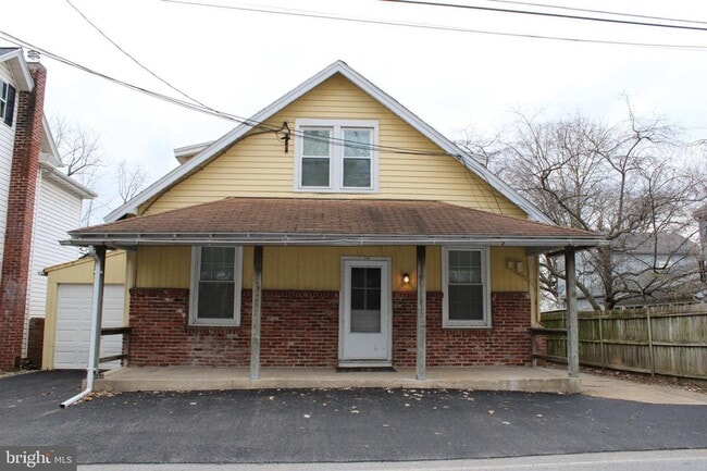 Building Photo - 1318 Kinderhook Rd Unit Apartment C