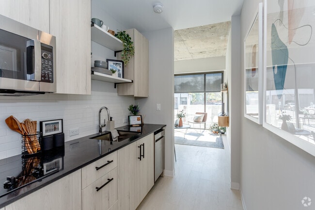 Studio, 1BA - 419 SF