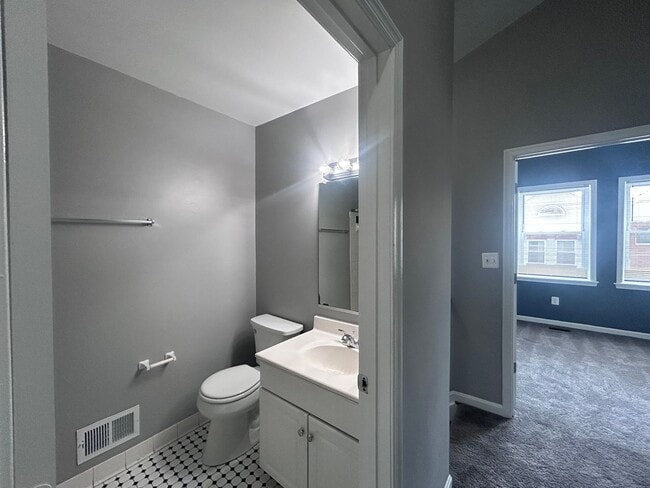 Photo - 2571 Francis St