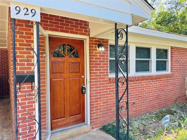 Photo - 929 Parkwood Dr