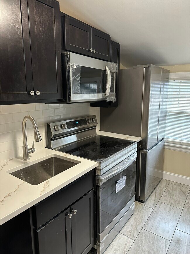 Photo - 585 Main St Unit 2