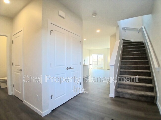 Photo - 807 Rowan Cl SW