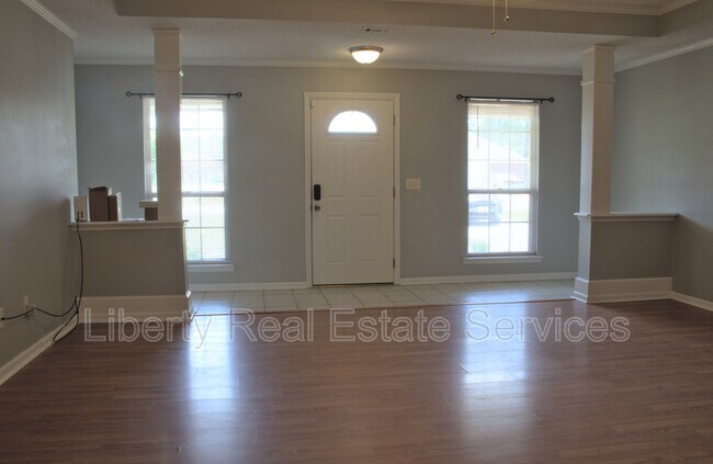 Photo - 2356 Rowe St