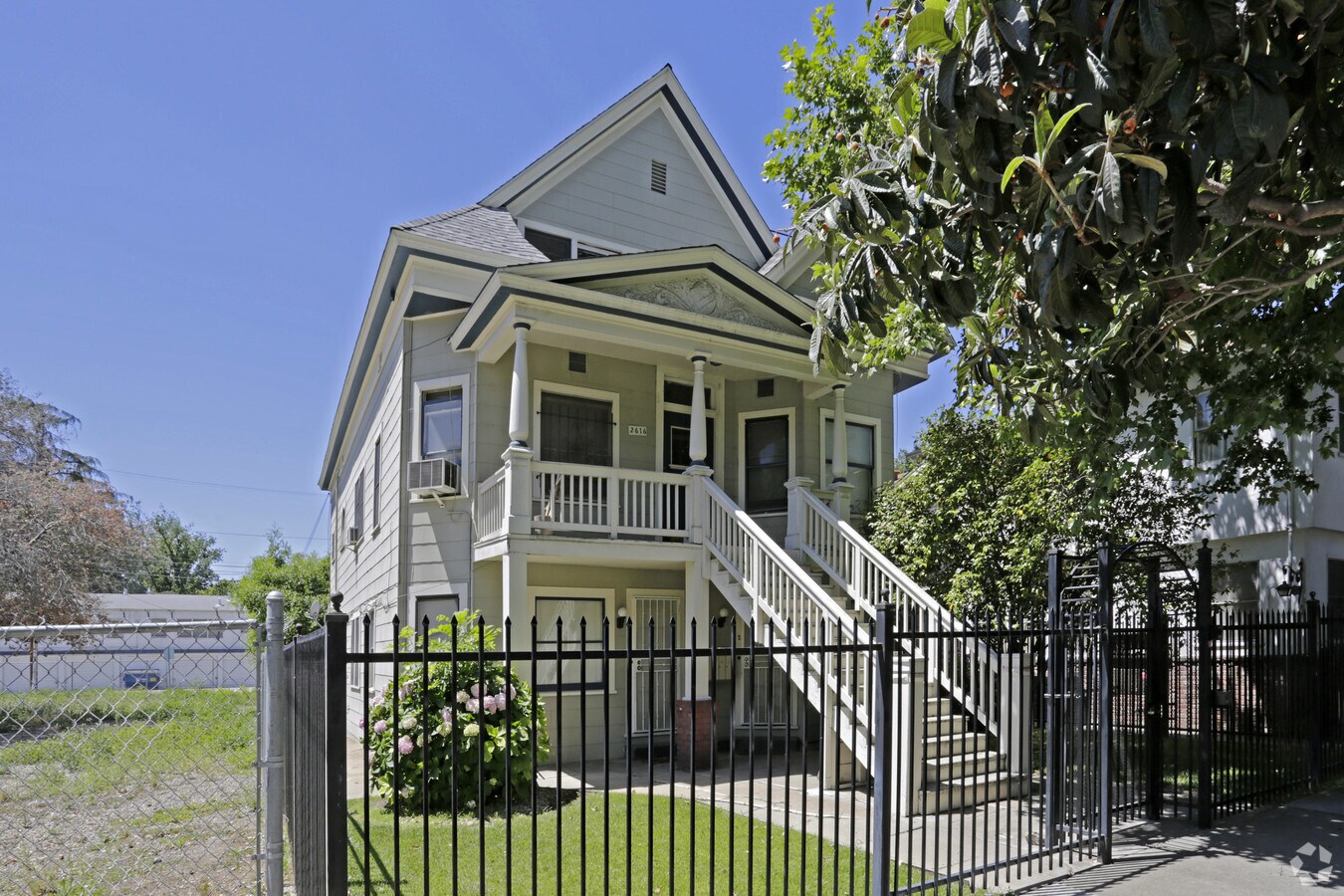 Photo - 2616 N St Apartments