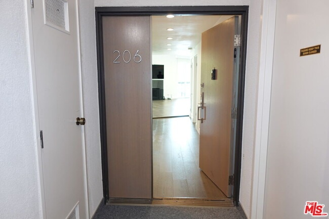 Photo - 723 Westmount Dr Unidad 206