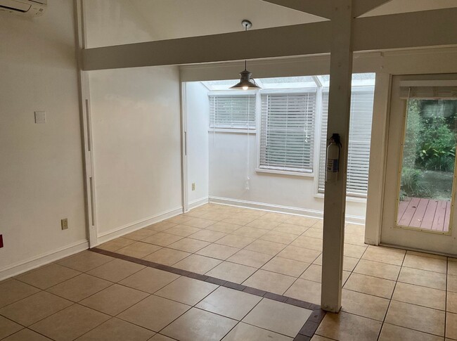 Photo - 1 Bed 1 Bath in Duckpond