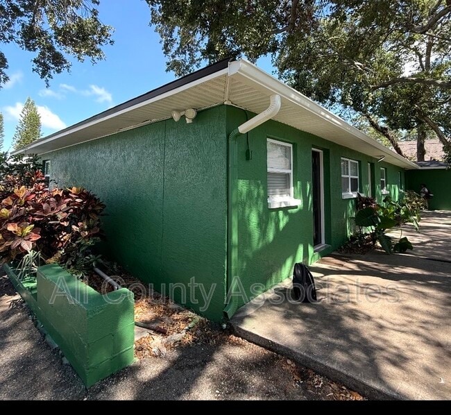 Building Photo - 2273 Norman Dr Unit C