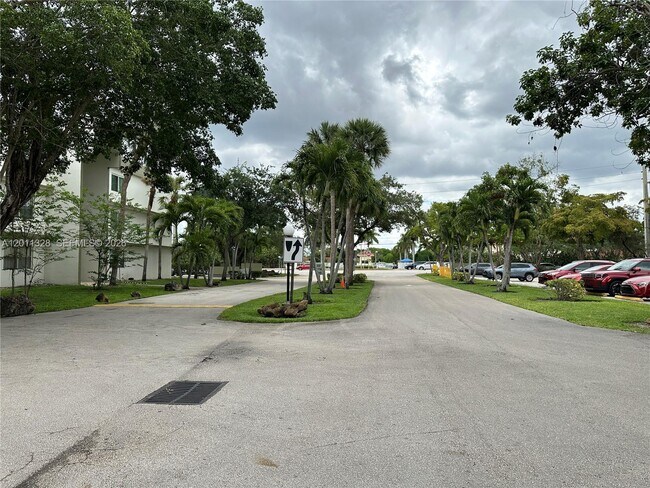 Photo - 4215 N University Dr Unidad 101