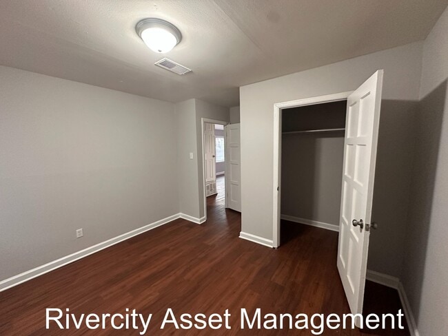 Photo - 1696 Russwood Rd