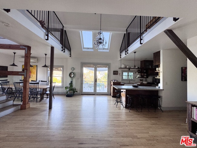 Photo - 814 E Edgeware Rd