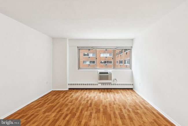 Building Photo - 2101 Chestnut St Unit 721-R
