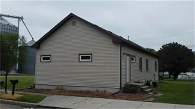 Building Photo - 105 Main St