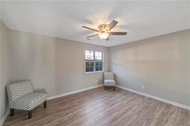 Photo - 1431 Thrush Plz Unit 1