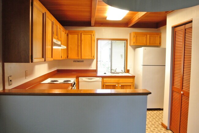 Photo - Roomy 2 bedroom 1.5 bathrooms