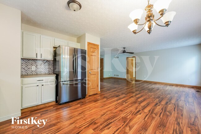 Photo - 426 Flat River St