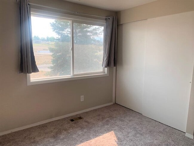 Photo - 4 bedroom rental in Spring Creek