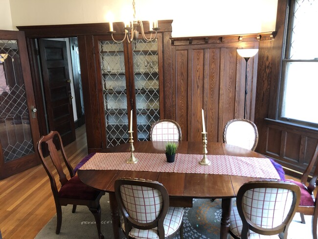 Comedor (Mesa y sillas incluidas) - 94 Linden St Unidad APT 2