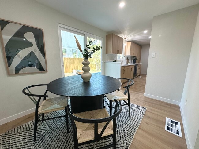 Photo - 140 Judson St