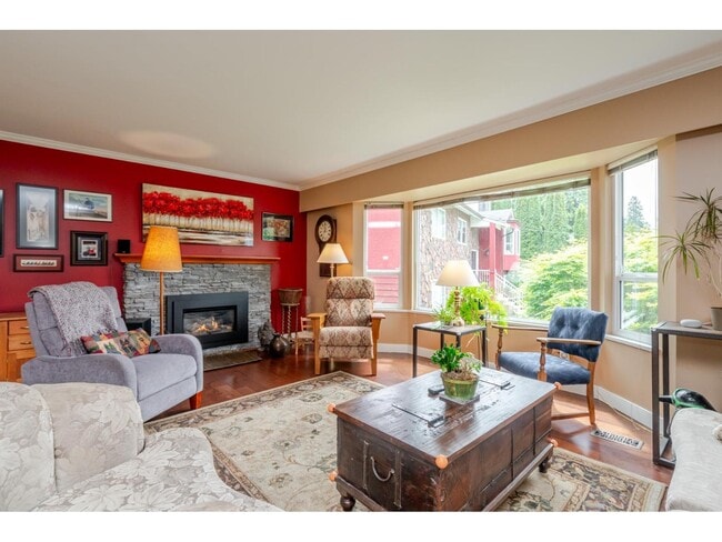 Photo - 9756 Crown Crescent