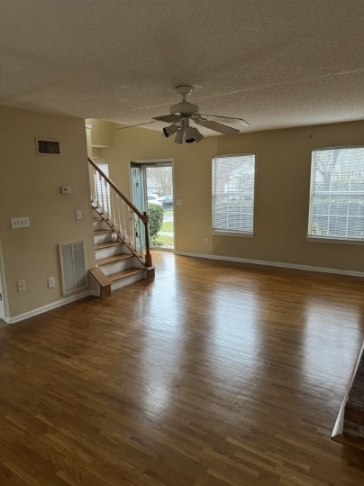 Photo - 7403 Sarnia Pl