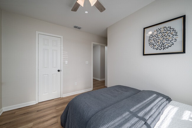 Photo - 1528 E Devine St