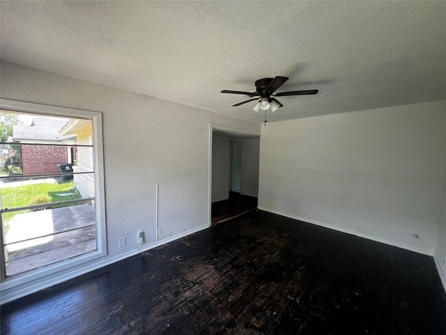 Photo - 9306 St Lo Rd