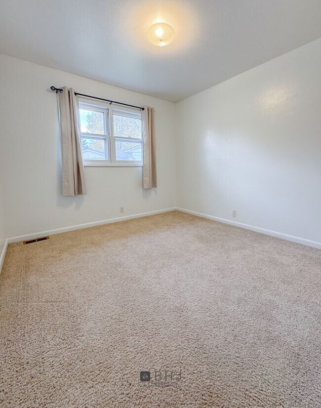 2 BED/ 1 BATH SINGLE FAMILY HOME House Rental in Sheridan, WY