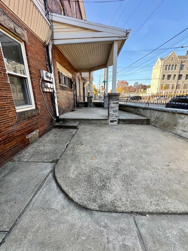 Photo - 953 N 48th St Unit 2nd Floor Rear