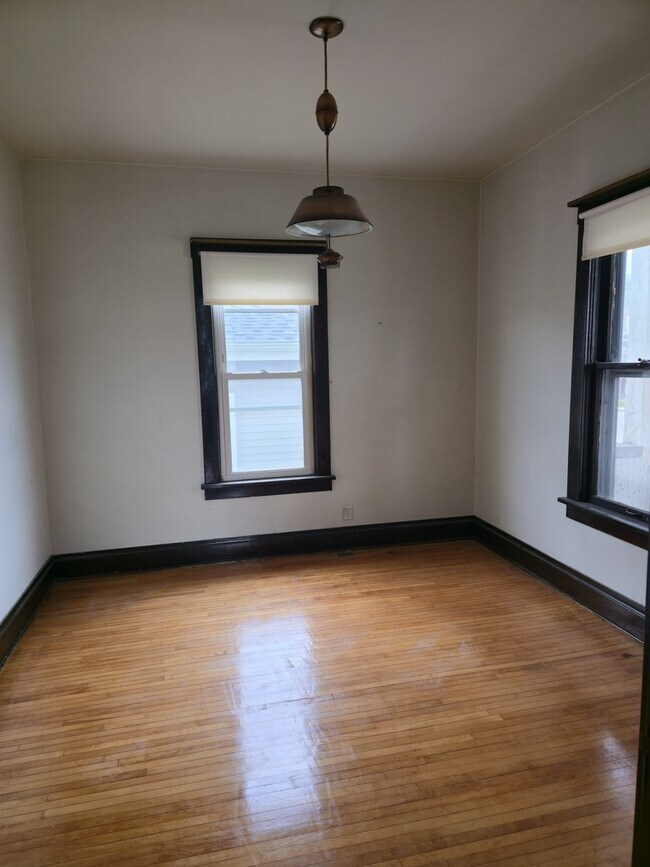 121 Davis Ave