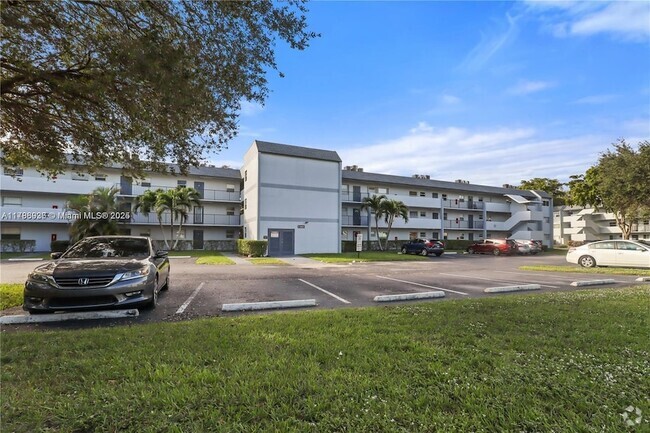 Building Photo - 8421 Lagos De Campo Blvd Unit T307 Rental