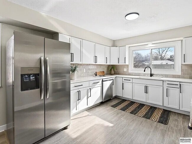 Photo - 5610 Seward St