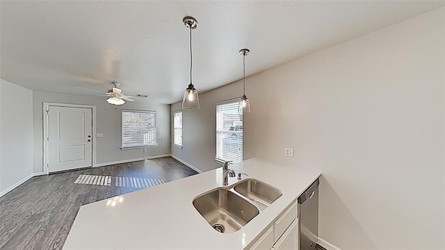 Photo - 5017 Avion Ct