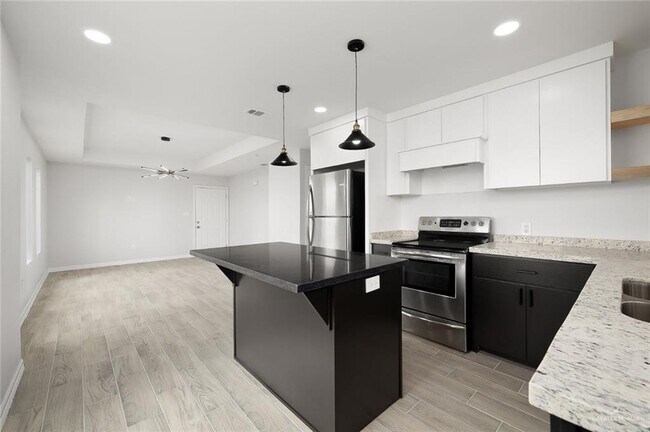 15 Frio Ave Unit 3
