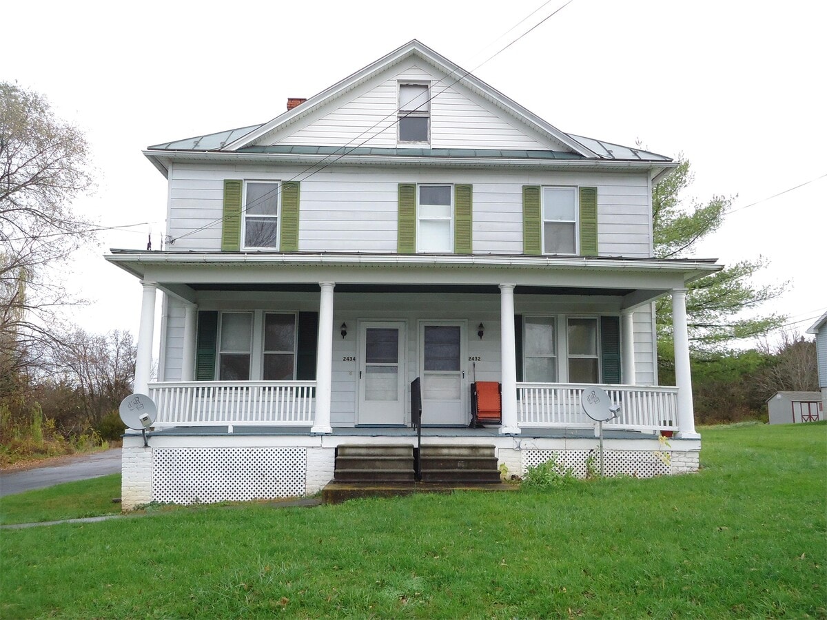 Photo - 2432 W 1st St