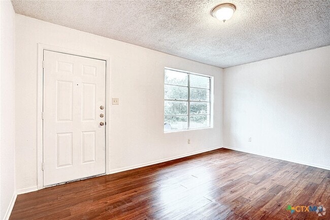 Building Photo - 726 Old Martindale Rd Rental